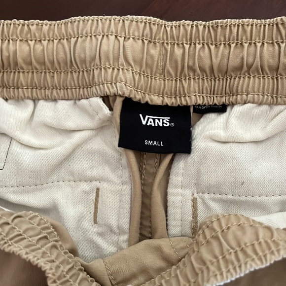 Guy’s Vans Jogger Shorts - Picture 2 of 3